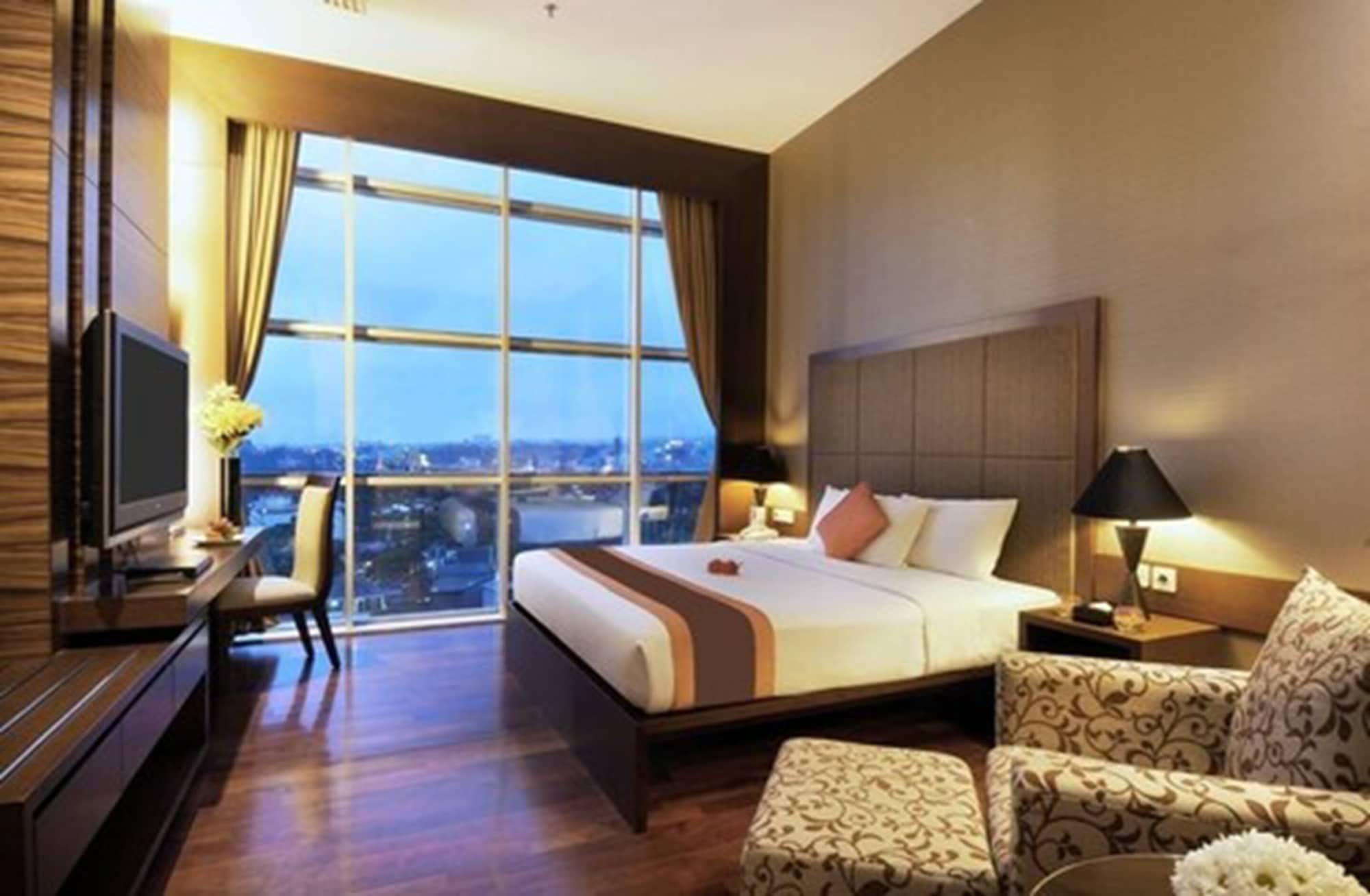 Hotel The Luxton Bandung Esterno foto
