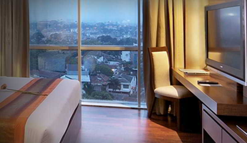 Hotel The Luxton Bandung Esterno foto