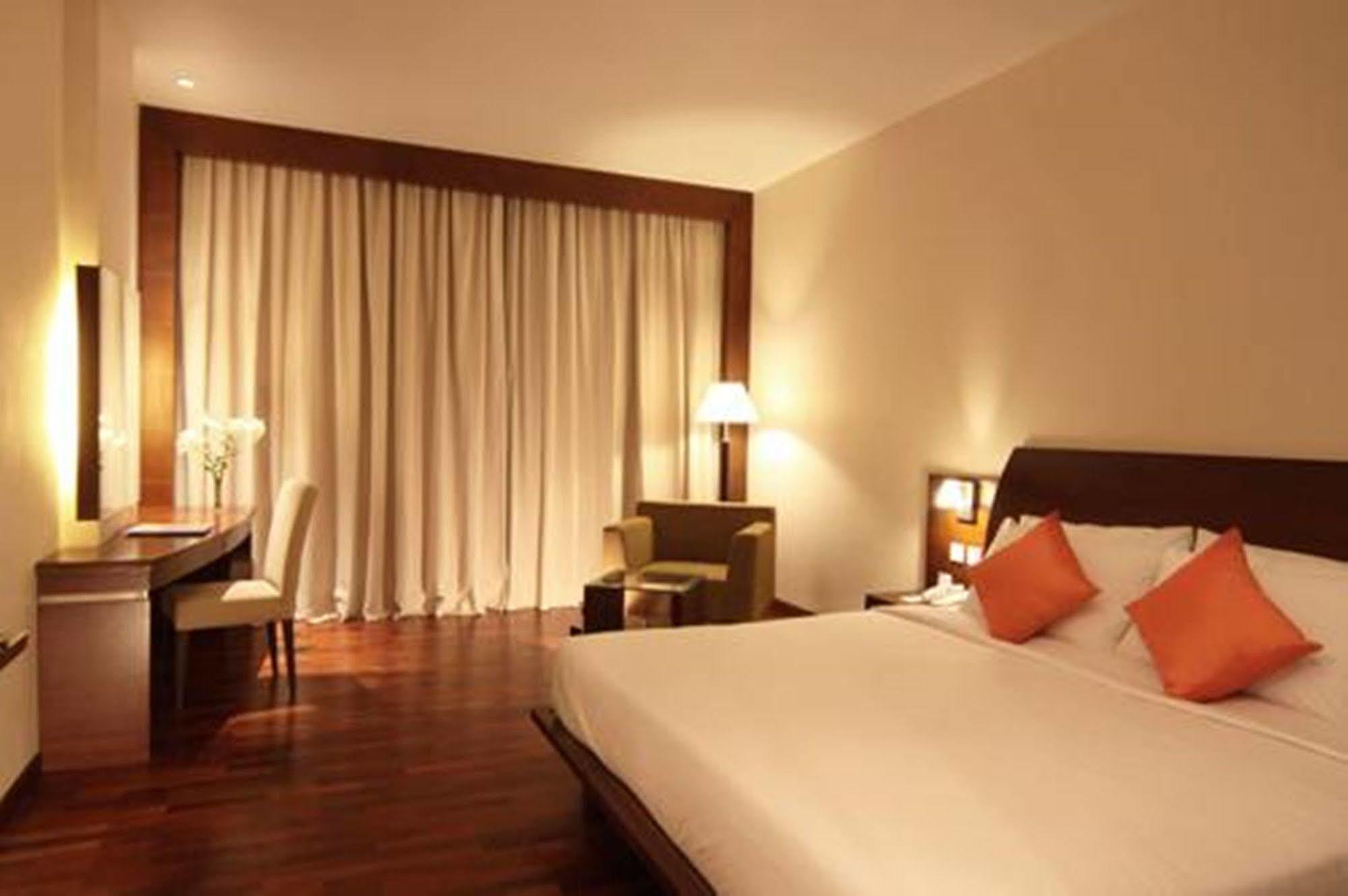 Hotel The Luxton Bandung Esterno foto