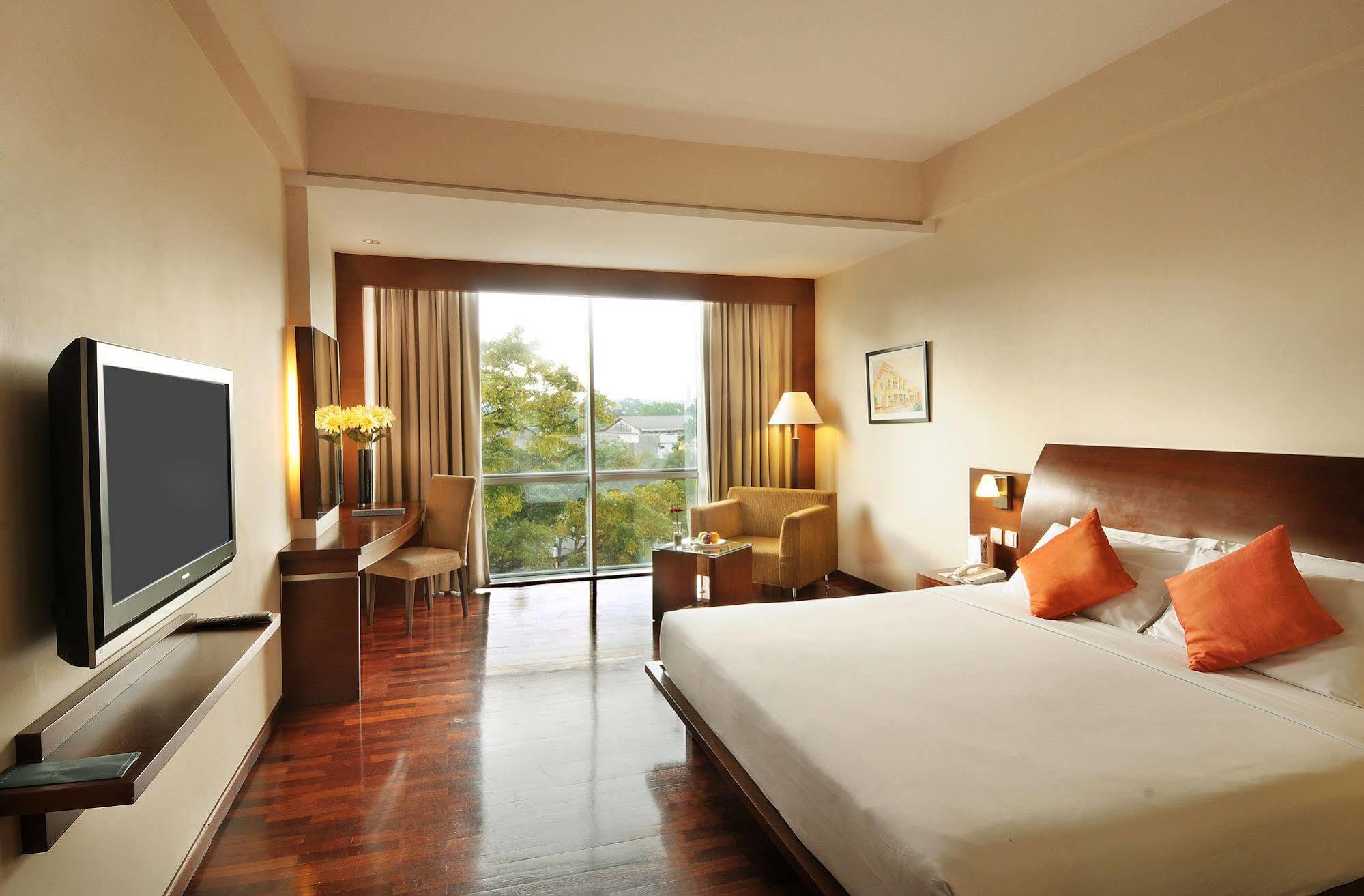 Hotel The Luxton Bandung Esterno foto