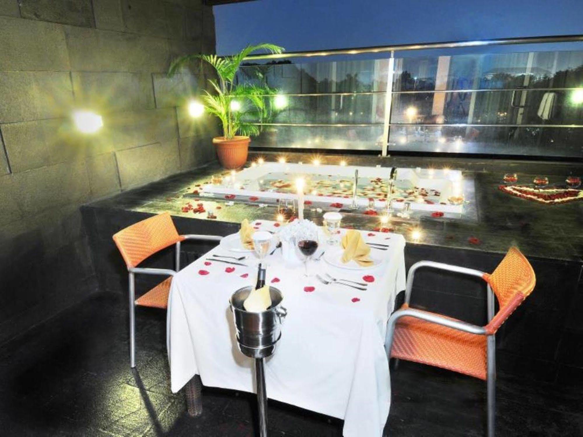 Hotel The Luxton Bandung Esterno foto