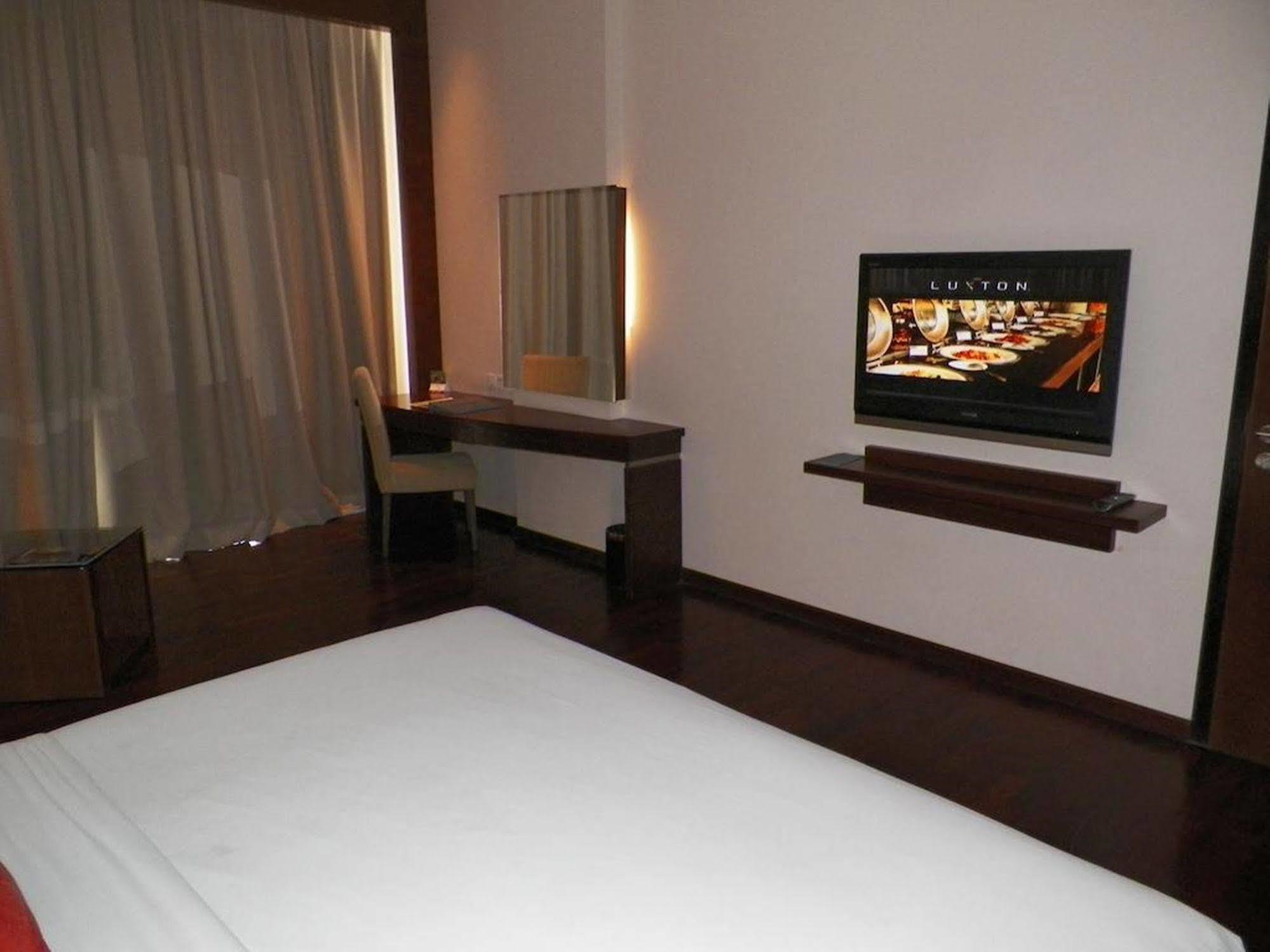 Hotel The Luxton Bandung Esterno foto