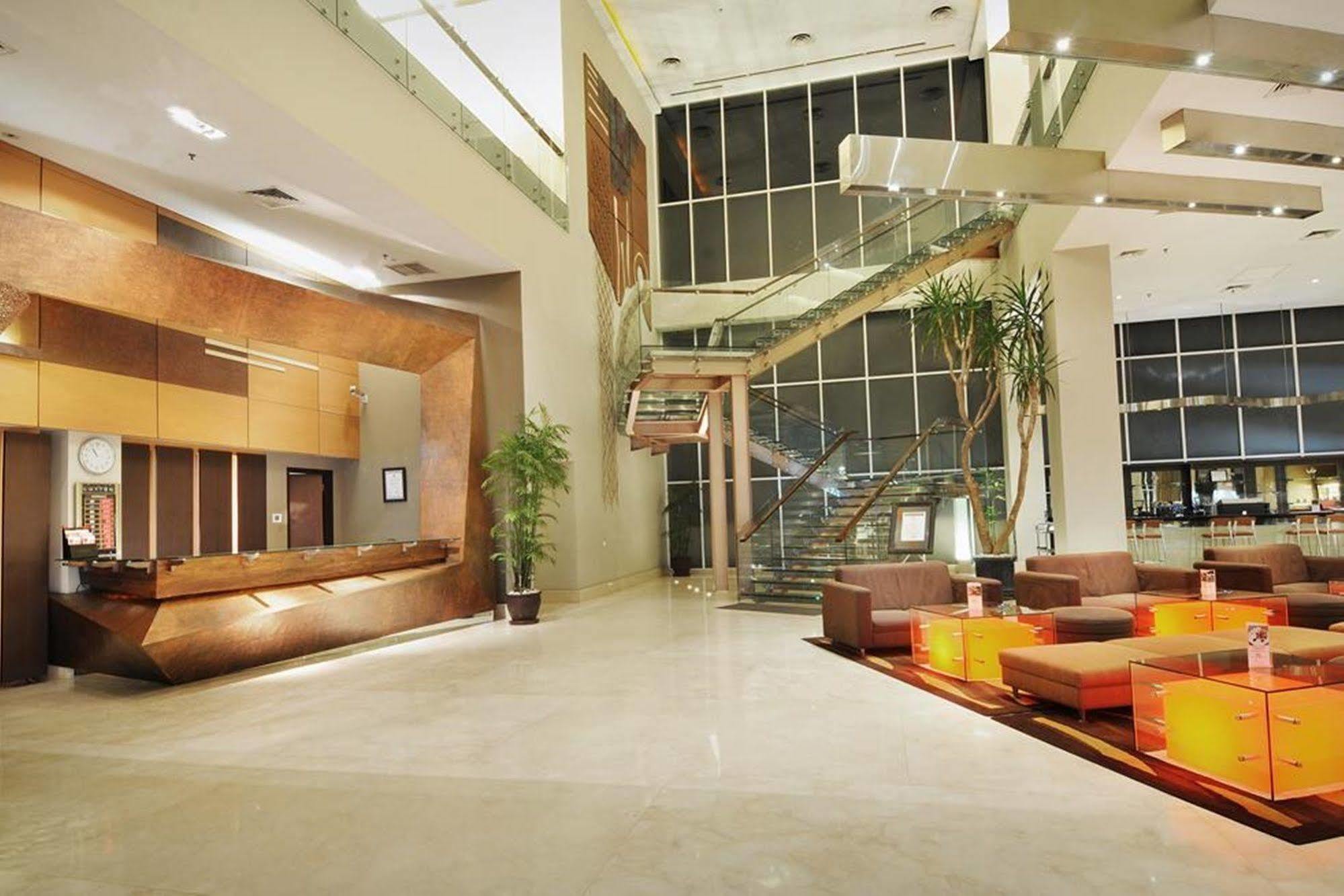 Hotel The Luxton Bandung Esterno foto